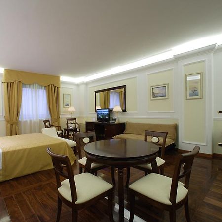 Tiberio Palace Hotel Neapol Zewnętrze zdjęcie